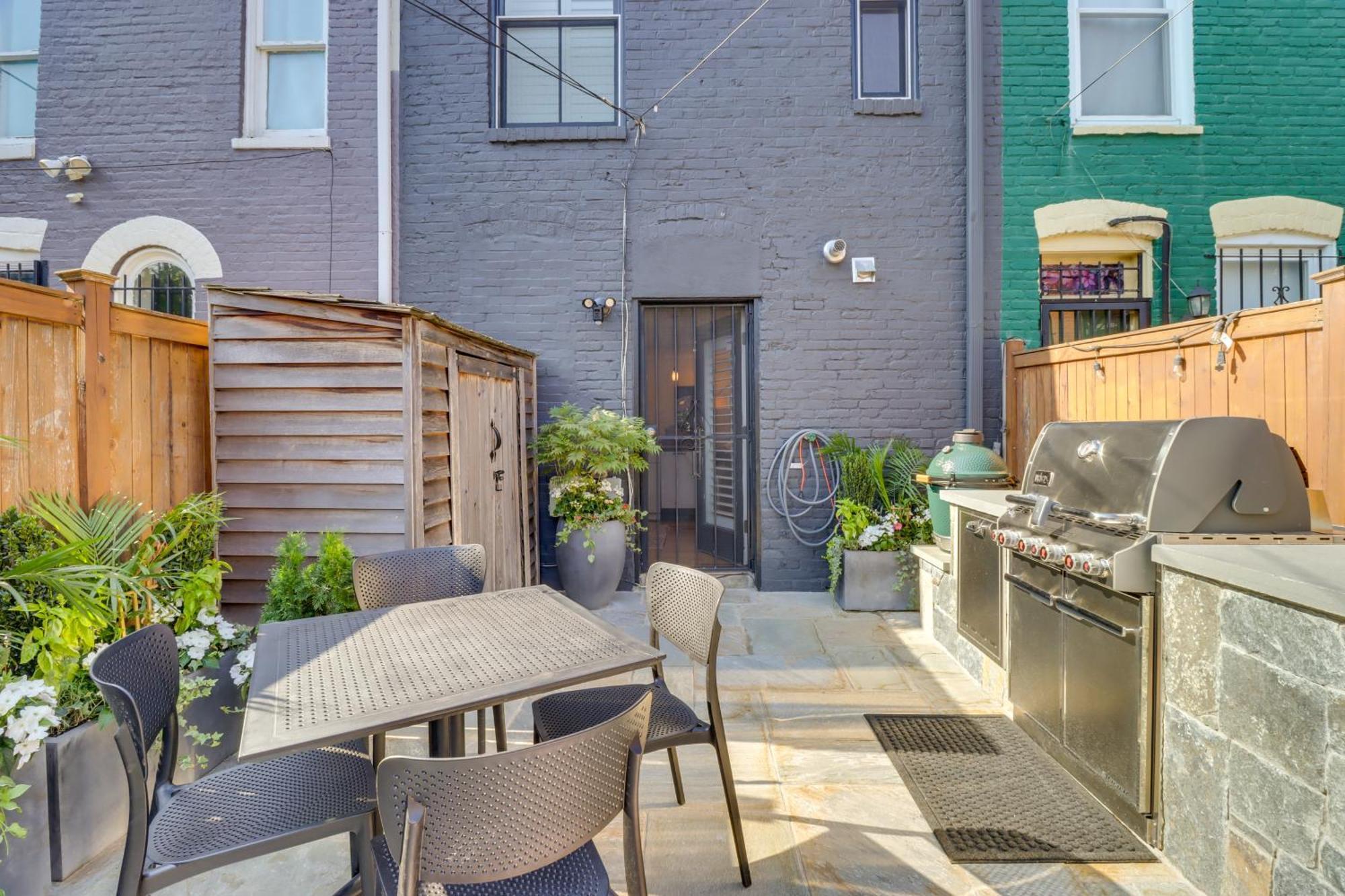 Stunning Dc Townhome With Private Outdoor Space! Ferienhaus